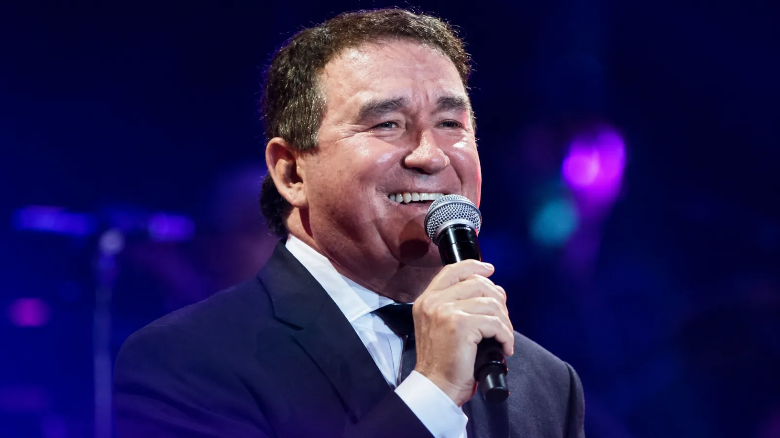 Cantor Amado Batista foi condenado pela Justiça de Goiás a indenizar família de criança que morreu afogada em fazenda do artista.