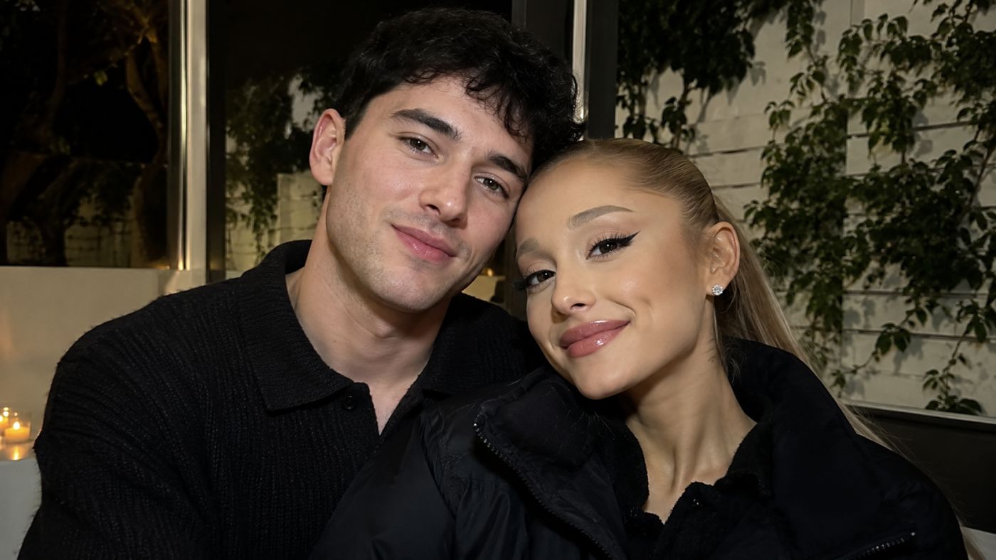 Ariana Grande e Ricky Álvarez voltaram a aparecer juntos após retomarem o relacionamento.