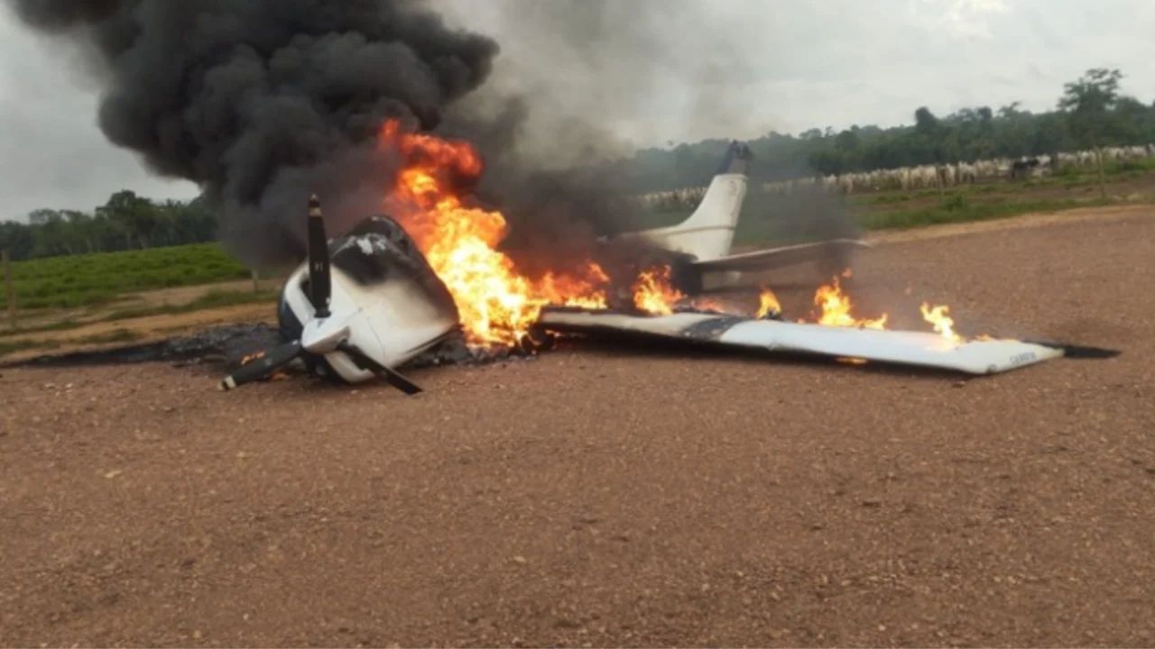 Caça A-29 Super Tucano da FAB interceptou um Cessna vindo da Bolívia que voava irregularmente sobre Mato Grosso; piloto