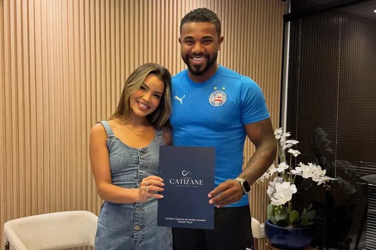 Davi Brito anunciou que se casou no civil com a influenciadora Emilly Araujo