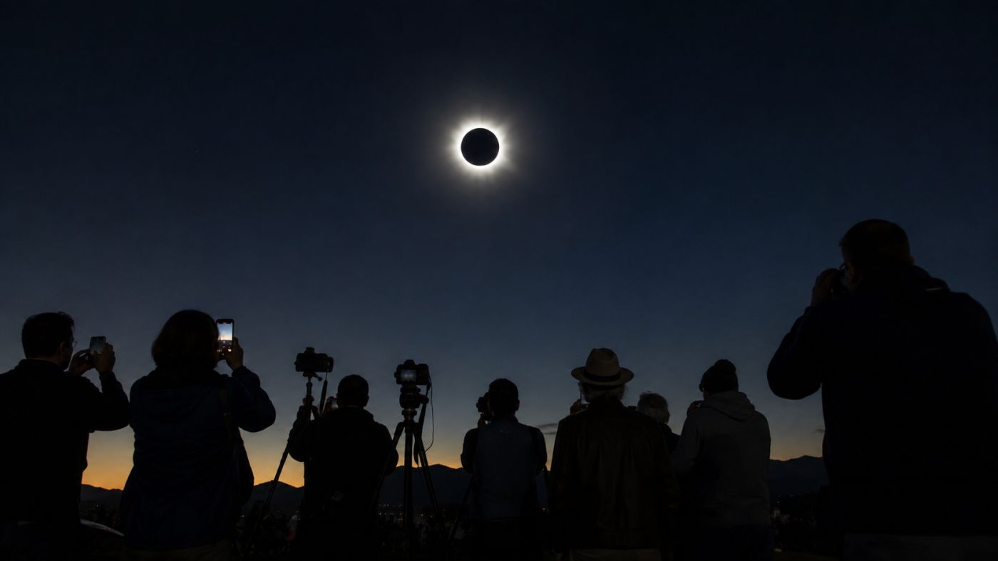 Eclipse solar total acontece nesta quarta-feira (12), mas não será visível do Brasil.