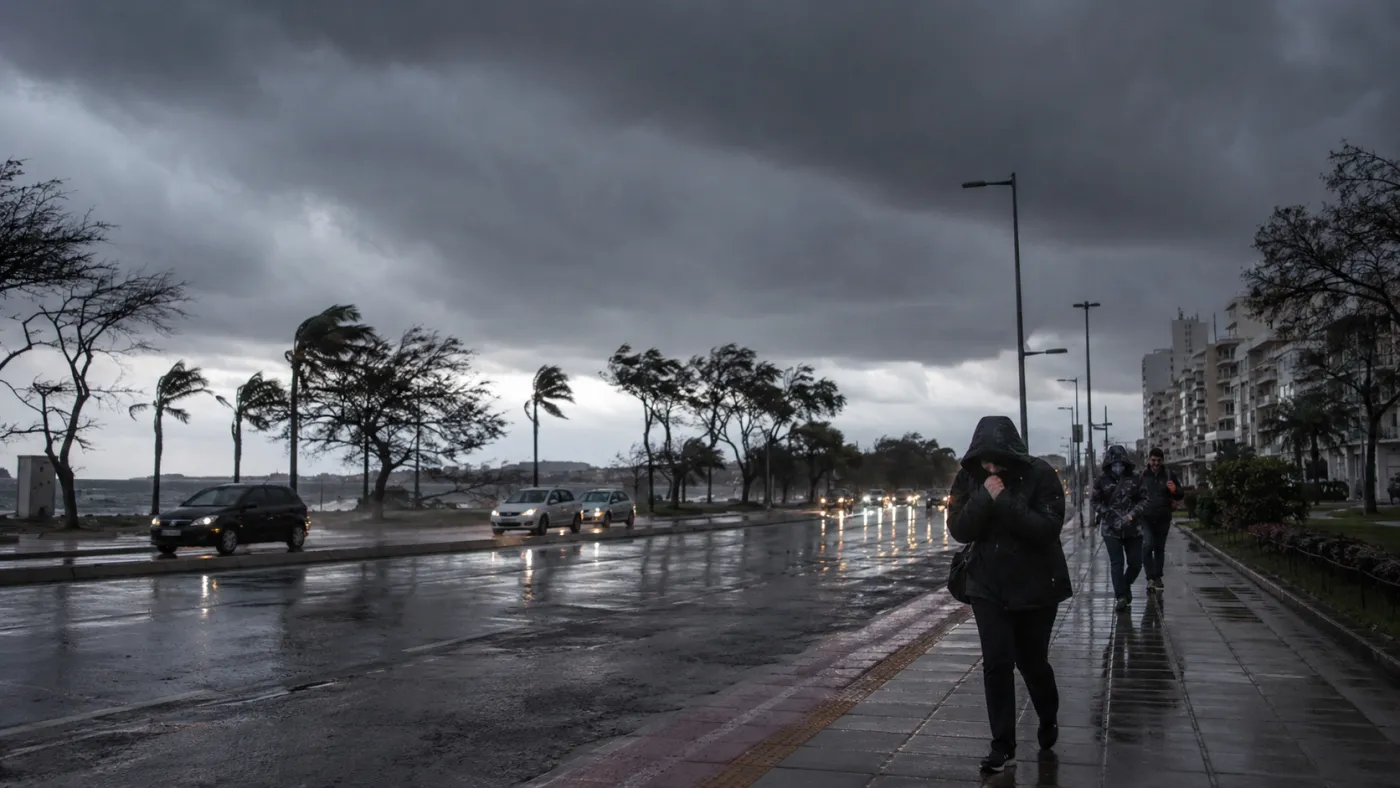 Frente fria deve provocar chuva forte e queda nas temperaturas no Sul — Foto: Reprodução