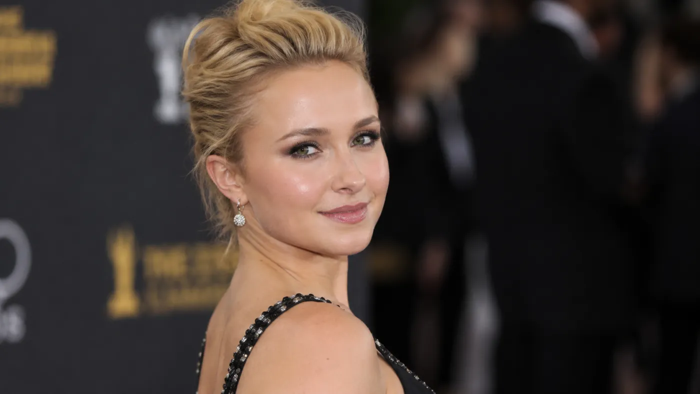 Hayden Panettiere em imagem ilustrativa gerada por inteligência artificial, inspirada em registros públicos da atriz em eventos.