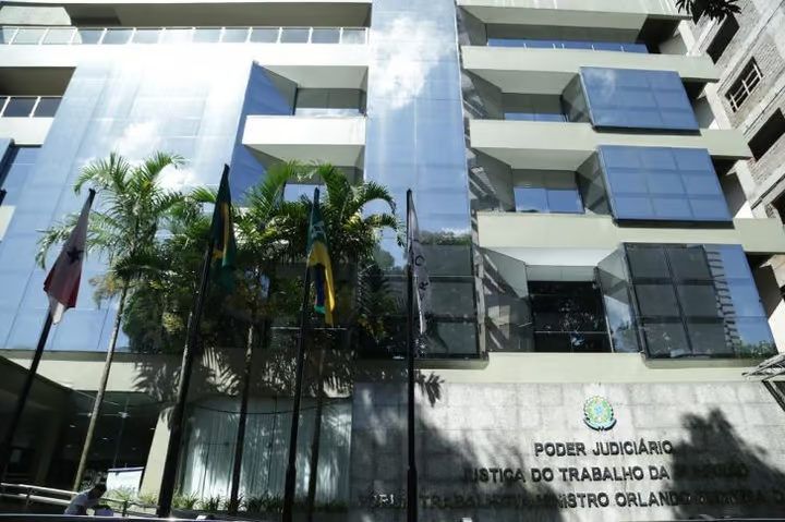 Novo concurso do TRT8 oferece oportunidades para técnicos e analistas judiciários, com remunerações iniciais que chegam a