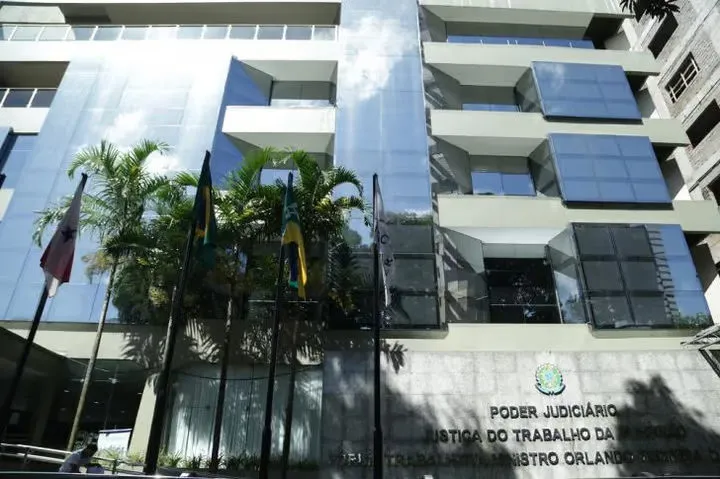 Novo concurso do TRT8 oferece oportunidades para técnicos e analistas judiciários, com remunerações iniciais que chegam a R$ 16 mil. (Foto: Divulgação)