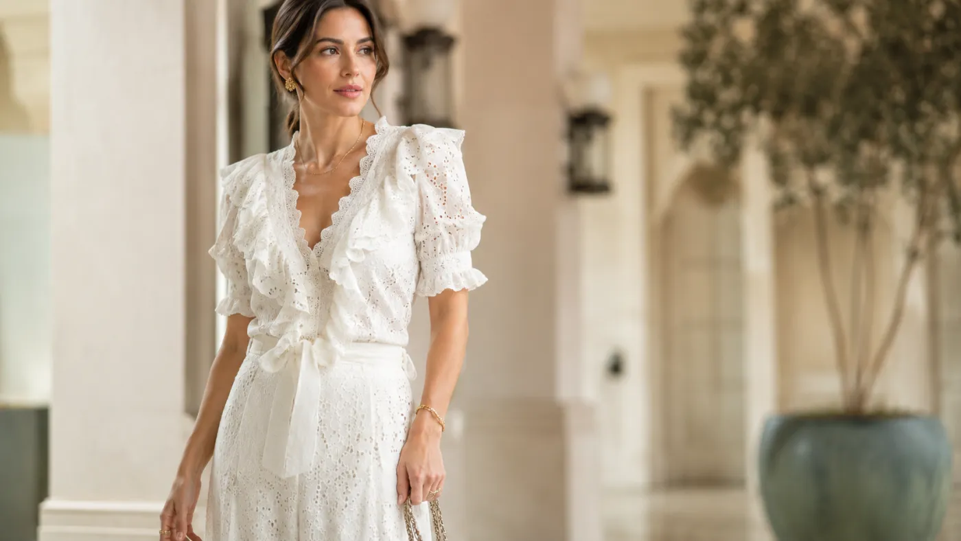 mulher com vestido branco