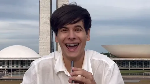 Influenciador ‘Menino da Lei’ é condenado a pagar R$ 30 mil após vídeo sobre imobiliária