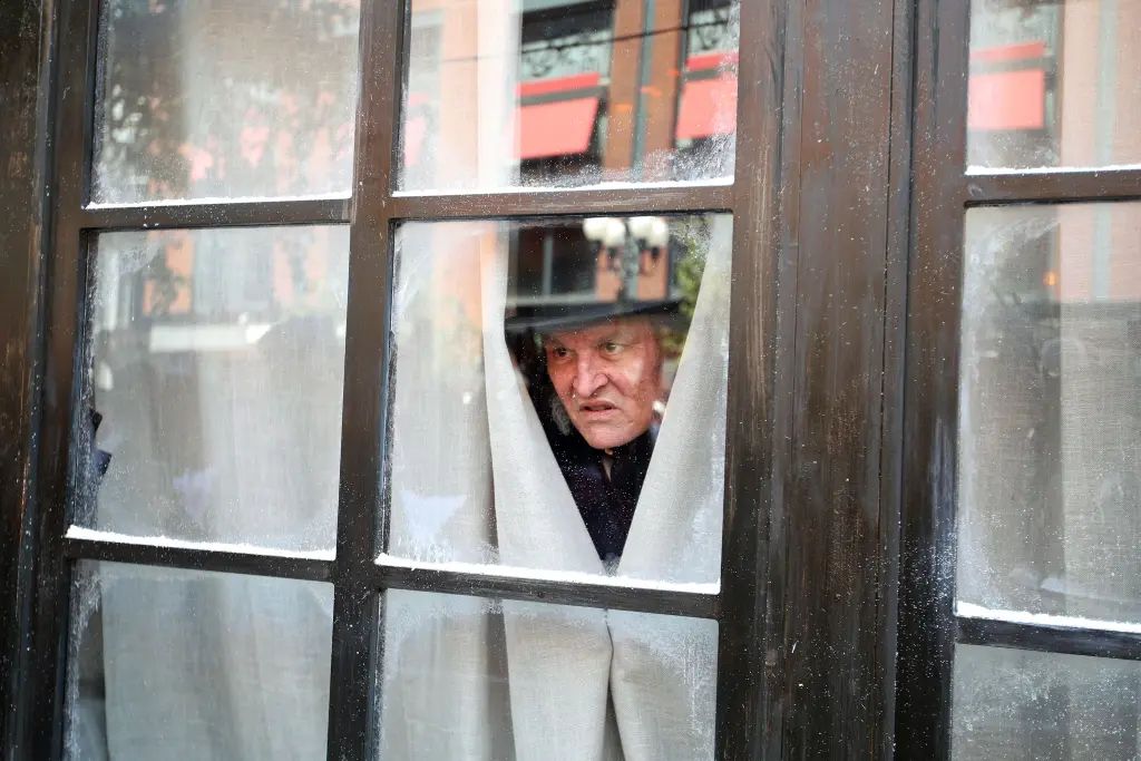 Johnny Depp surpreendeu o público ao aparecer caracterizado como Ebenezer Scrooge durante a Comic-Con de San Diego.