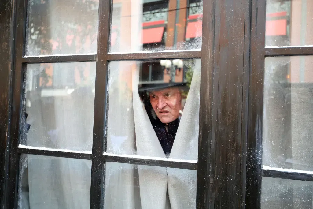 Johnny Depp surpreendeu o público ao aparecer caracterizado como Ebenezer Scrooge durante a Comic-Con de San Diego.