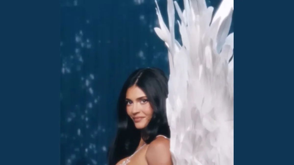 Kylie Jenner estreou na passarela da Victoria's Secret usando o Fantasy Bra avaliado em aproximadamente R$ 250 milhões,