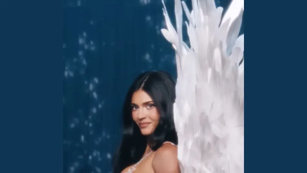 Kylie Jenner estreou na passarela da Victoria's Secret usando o Fantasy Bra avaliado em aproximadamente R$ 250 milhões, confeccionado em ouro e com mais de 4,4 mil diamantes naturais.