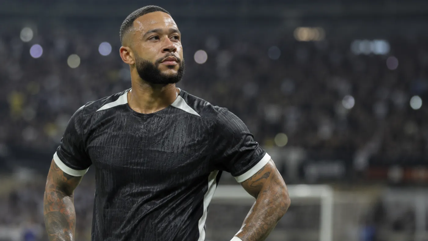 Memphis Depay encerrou sua passagem pelo Corinthians e poderá negociar com outras equipes.