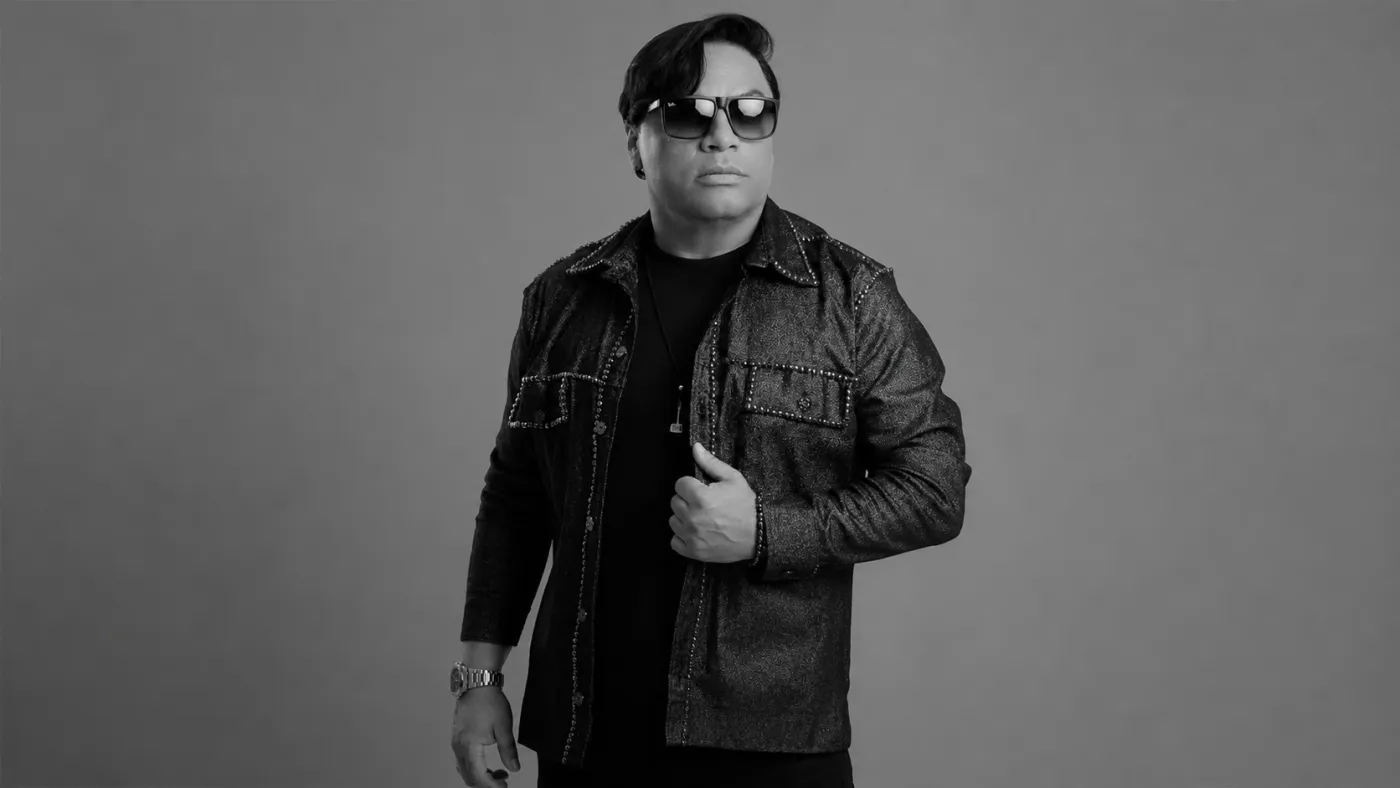 Neto Araújo, vocalista da Collo de Menina. Foto: Reprodução