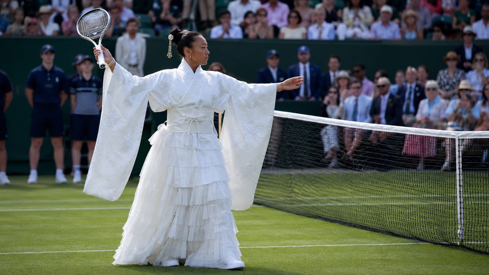 Naomi Osaka usou look branco inspirado em quimono em Wimbledon — Foto: Reprodução