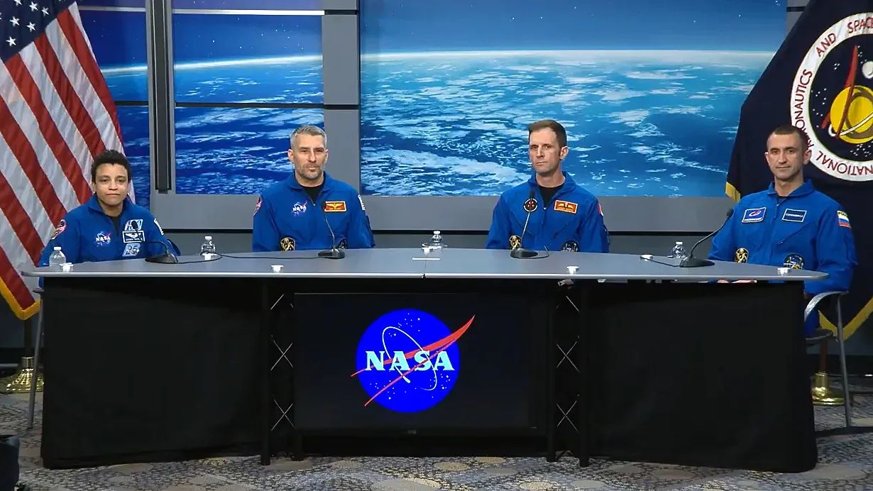 Astronautas Jessica Watkins, Luke Delaney, Joshua Kutryk e Sergey Teteryatnikov, integrantes da missão SpaceX Crew-13,