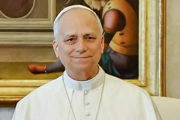 Papa Leão XIV apresenta recuperação positiva após cirurgia no pulmão realizada no Hospital Gemelli, em Roma.