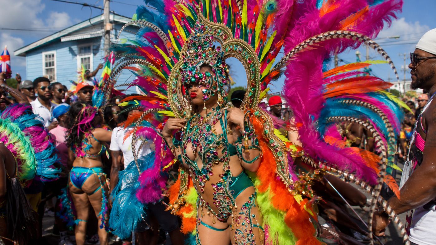 Rihanna chamou atenção ao participar do tradicional Crop Over Festival, realizado em Barbados. Foto: