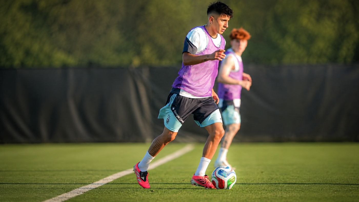Thiago Almada é disputado por River Plate e Flamengo nesta janela de transferências. Foto: Reprodução/Instagram.