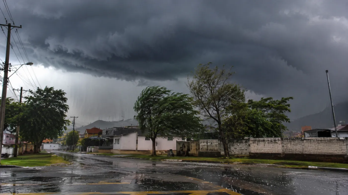 Defesa Civil alerta para temporais e possibilidade de granizo em Santa Catarina.