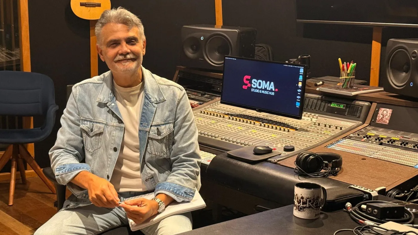 Tarcísio Filho durante a gravação do audiolivro Um Certo Capitão Rodrigo, em 2025. Foto: Divulgação/Assessoria do projeto