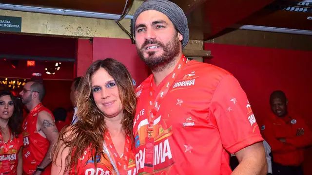 Vanessa Lóes e Thiago Lacerda curtem o Carnaval no camarote Brahma na Sapucaí (AgNews/VEJA) Leia mais em: