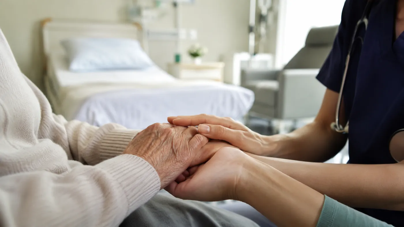 Mudanças na respiração e no nível de consciência podem aparecer durante os últimos dias ou horas de vida, mas não permitem prever com exatidão quando a morte ocorrerá.